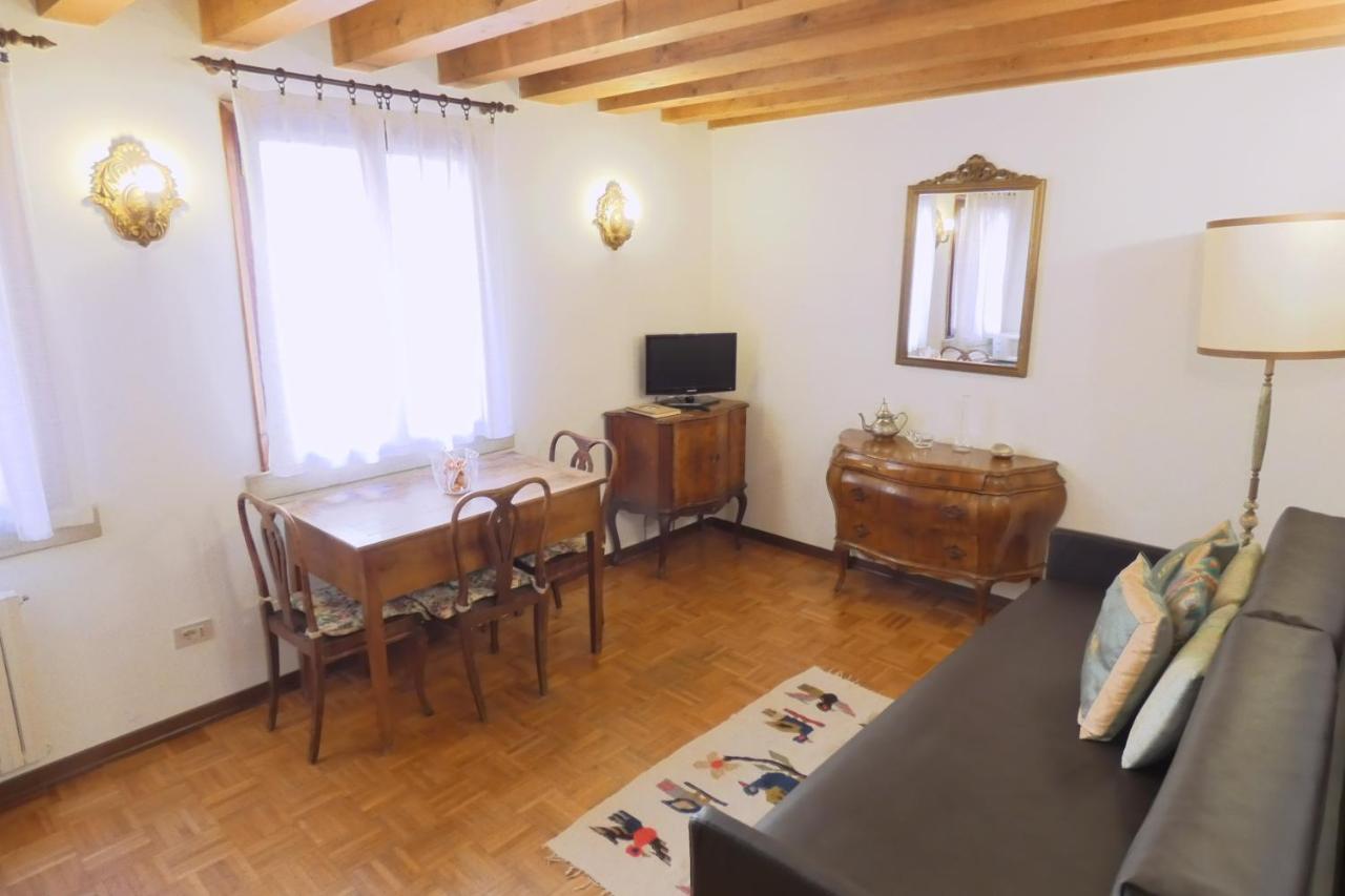 Delicious Near St. Square Apartamento