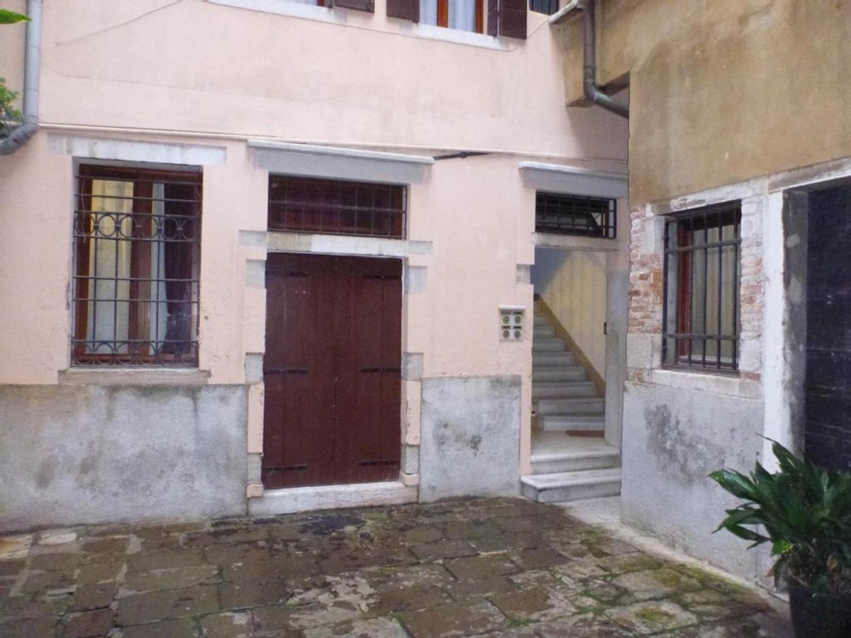 Delicious Near St. Square Apartament *